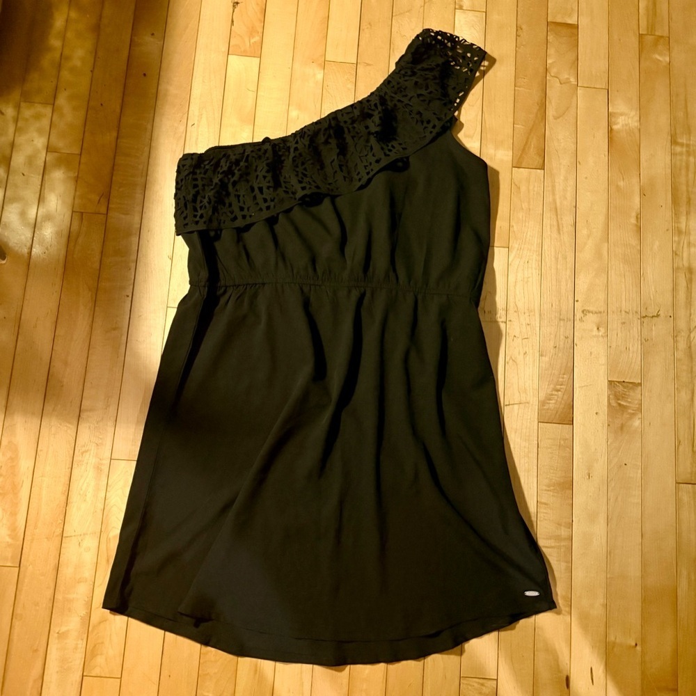😸Rip Curl Black One-Shoulder Dress